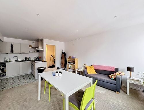                                         Appartement à louer à Tournai, € 615
