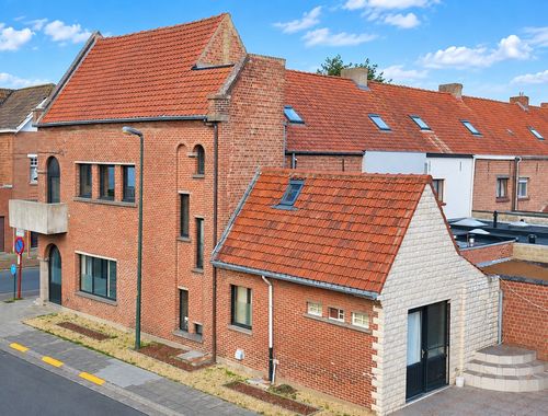                                         Handelspand met woonst te koop in Eeklo, € 279.000
