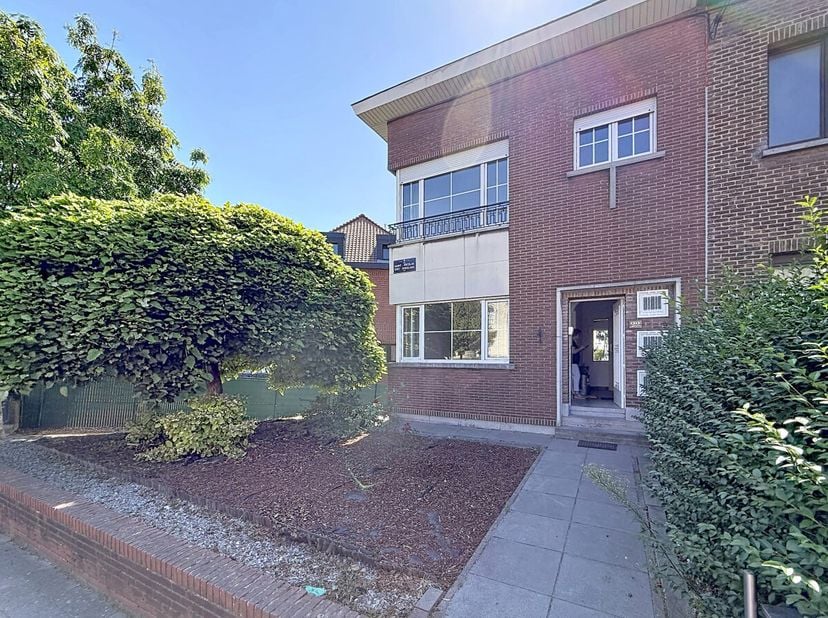 Huis te koop in Place Saint-Nicolas 22,
                    1120 Neder-Over-Heembeek