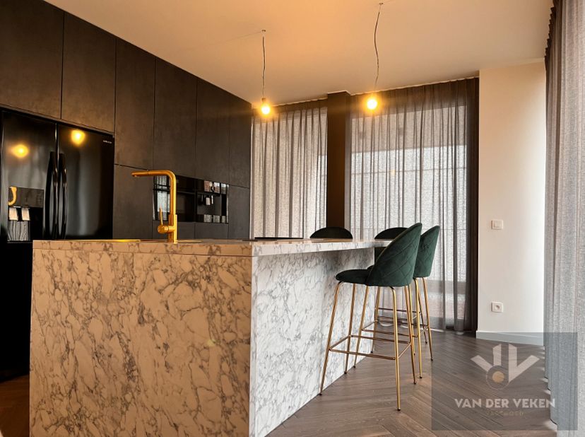 Dit appartement is beschikbaar vanf 1 november 2026!<br />
Vaste maandelijkse kosten: € 75,00 + € 75,00 provisie verwarming (je hoeft zelf géén gascon