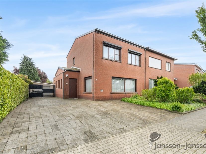 Charmante maison jumelée au centre de Tessenderlo<br />
<br />
Cet immeuble mitoyen bien entretenu est idéalement situé dans le centre de Tessenderl