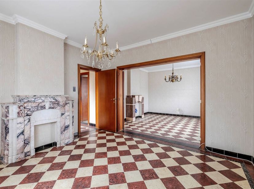 Welkom in deze charmante woning in Meerhout, ideaal gelegen op een ruim perceel van 2940m². Met een bewoonbare oppervlakte van 174m² biedt deze woning
