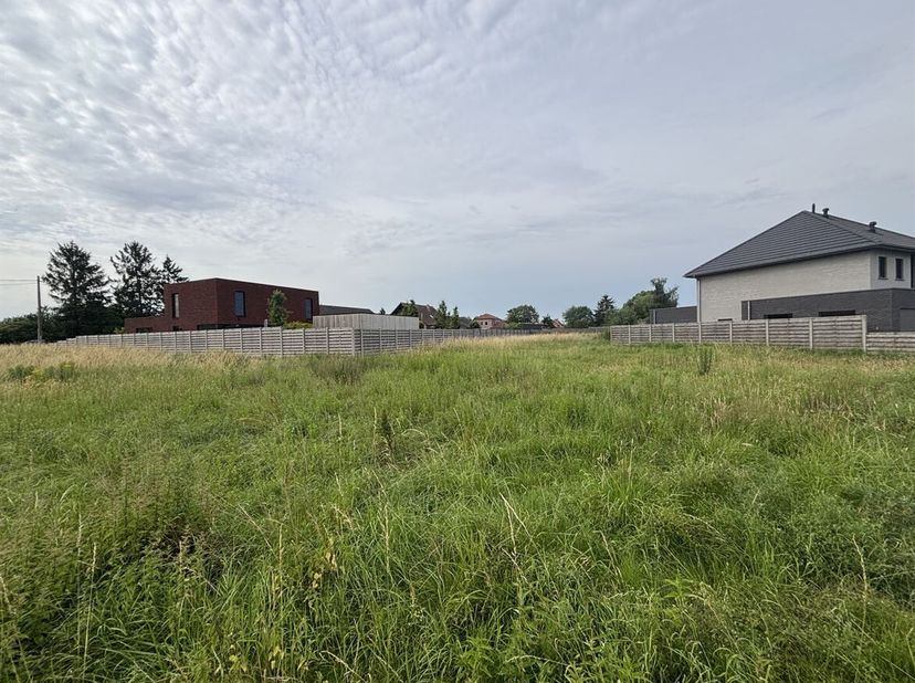 Ruime bouwgrond van 12a84ca voor open bebouwing in Herselt<br />
Deze bouwgrond is gelegen langs de Ramselsesteenweg in Herselt en biedt een mooie kan