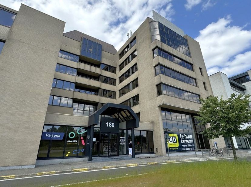 Bedrijfsvastgoed te huur
                    in 2600 Berchem