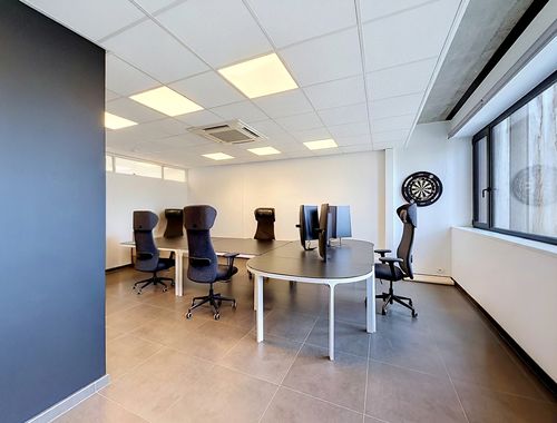                                         Bureaux à louer à Zomergem, € 1.200
