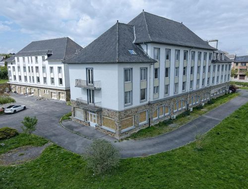                                         Maison exceptionnelle à vendre à Saint-Servais, € 1.600.000
