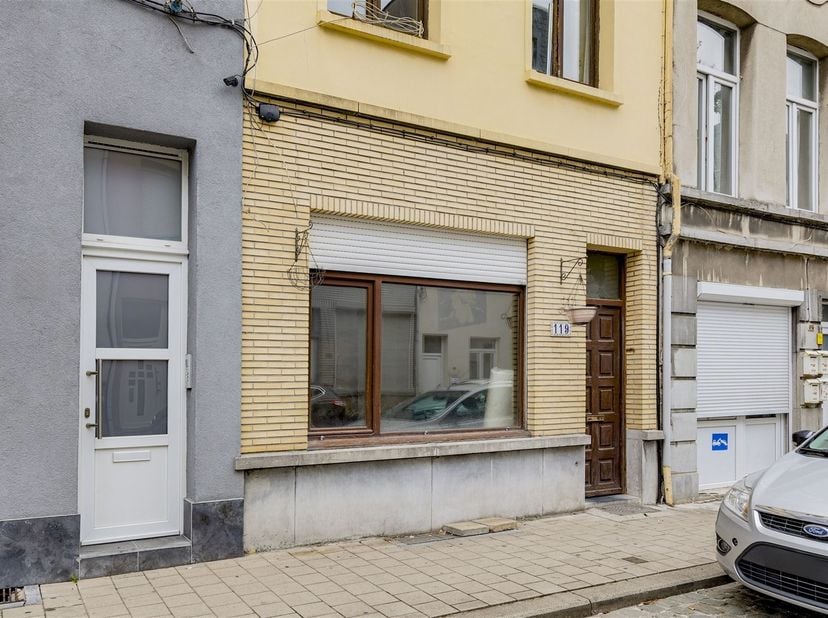 Maison à vendre à Duinstraat 119 à 2060 Anvers, actuellement divisée en 3 studios.<br />
Le centre d'Anvers, ainsi que de nombreux magasins, les tran