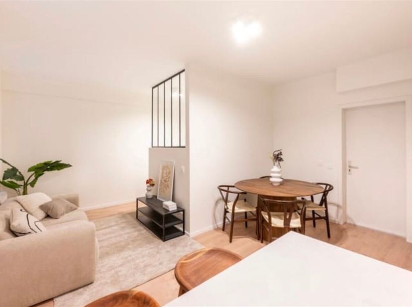 Spacieux studio avec terrasse dans un emplacement central !<br />
Situation : L'appartement est situé dans un emplacement central, en plein coeur d'An