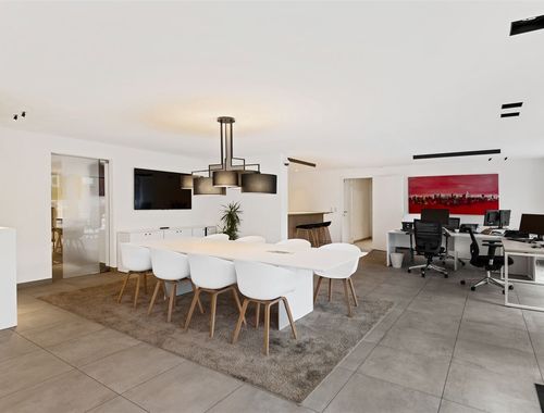                                         Handelsgelijkvloers te koop in Brasschaat, € 635.000
