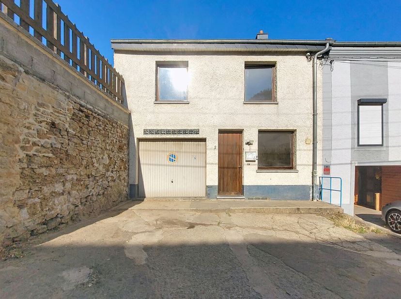 W Immobilière vous propose cette charmante maison 4 chambres située dans le village dEthe, offrant un cadre de vie agréable et recherché. Une belle op