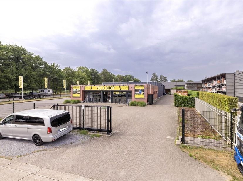 Bien professionnel à vendre
                    à 2200 Herentals