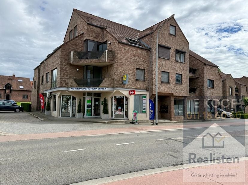 Op zoek naar een ruim appartement waar comfort, licht en een centrale ligging samenkomen?<br />
Dan is dit verzorgde appartement in As zeker een bezoe