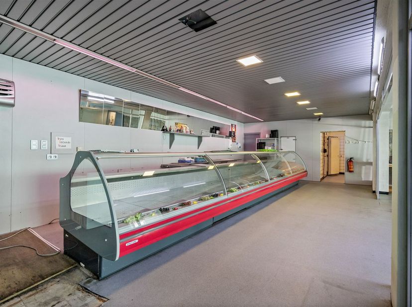 Commerciële ruimte te huur in Genk<br />
<br />
Ligging: Ruime commerciële locatie in het hart van Genk, met een oppervlakte van maar liefst 228m².