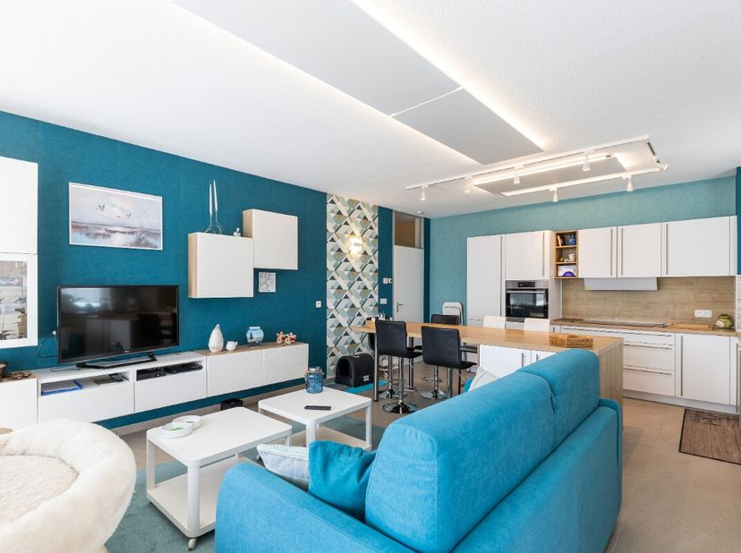De Panne: gerenoveerd 2-slaapkamerappartement op enkele meters van de zee! Dit grotendeels gerenoveerde 2-slaapkamerappartement bevindt zich in Reside