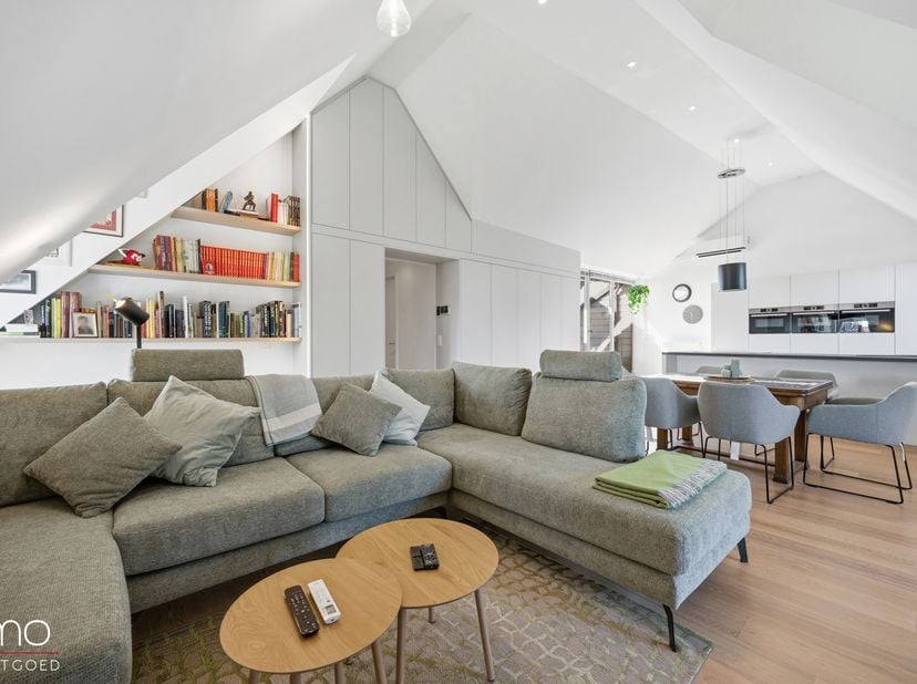 Dit instapklaar en energiezuinig appartement is gelegen in residentie Pulderhof, op een zeer centrale locatie in Pulle, Zandhoven.<br />
Het lichtrijk