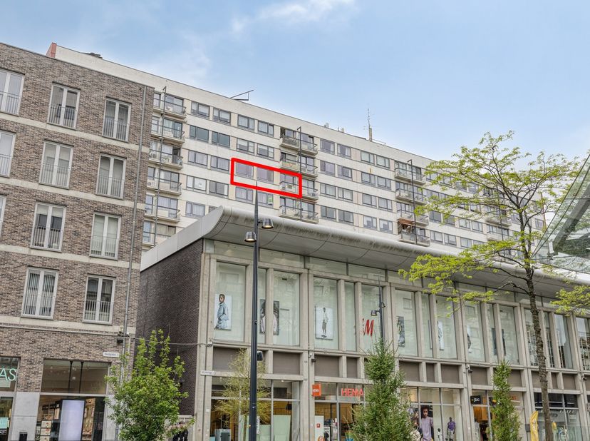 <br />
LIGGING<br />
Het appartement is gunstig gelegen aan de Winterslagstraat in Genk, op een vlotte afstand van winkels, scholen, openbaar vervoer