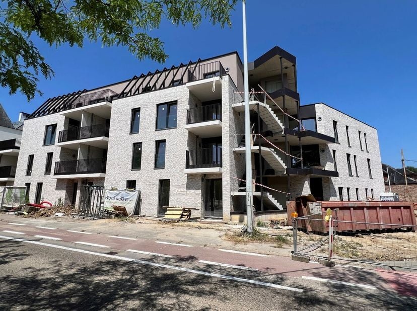 Project Louah is een modern nieuwbouwproject met 19 appartementen verdeeld over 3 verdiepingen. Er zijn appartementen met 1, 2 of 3 slaapkamers. Allem