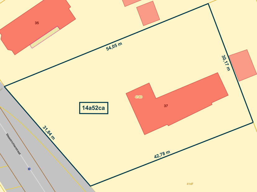 Indeling <br />
De woning beschikt over een eenvoudige kelder van ongeveer 12 m², ideaal als opslagruimte. <br />
Op het gelijkvloers vindt u twee kam