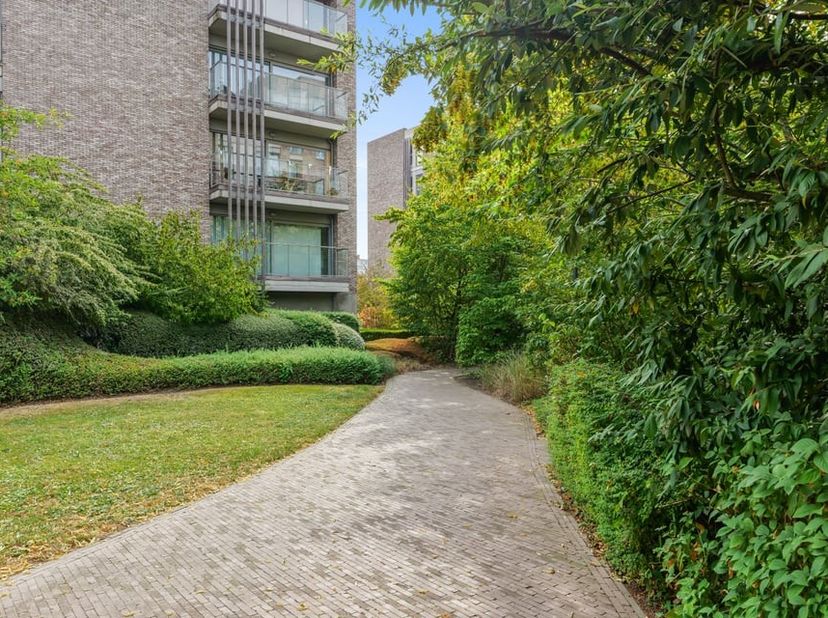 Bent u op zoek naar een verzorgd en energiezuinig appartement op een aangename locatie? Dan is dit mooie appartement, gelegen aan het Anciciuspark 3 b