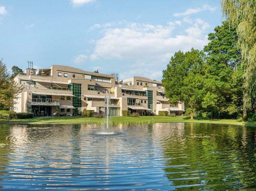 Ruim appartement van ca 208m² te koop in Residentie "De Dennen"  een oase van rust, luxe en natuur en gemak met een conciërge op het domein. Op de eer