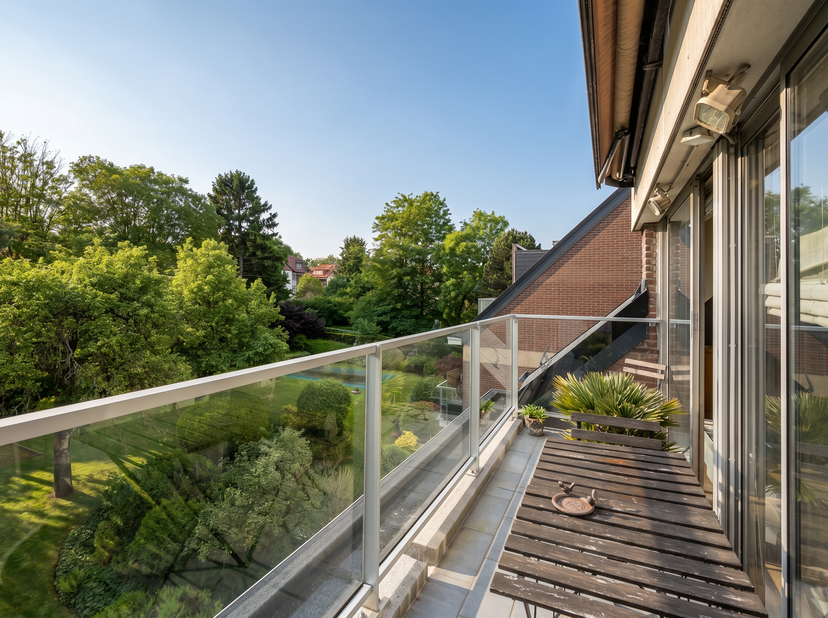 WOLUWE-SAINT-LAMBERT – In de onmiddellijke nabijheid van het Woluwe Shopping Center, het Maloupark en het openbaar vervoer, prachtig triplexappartemen