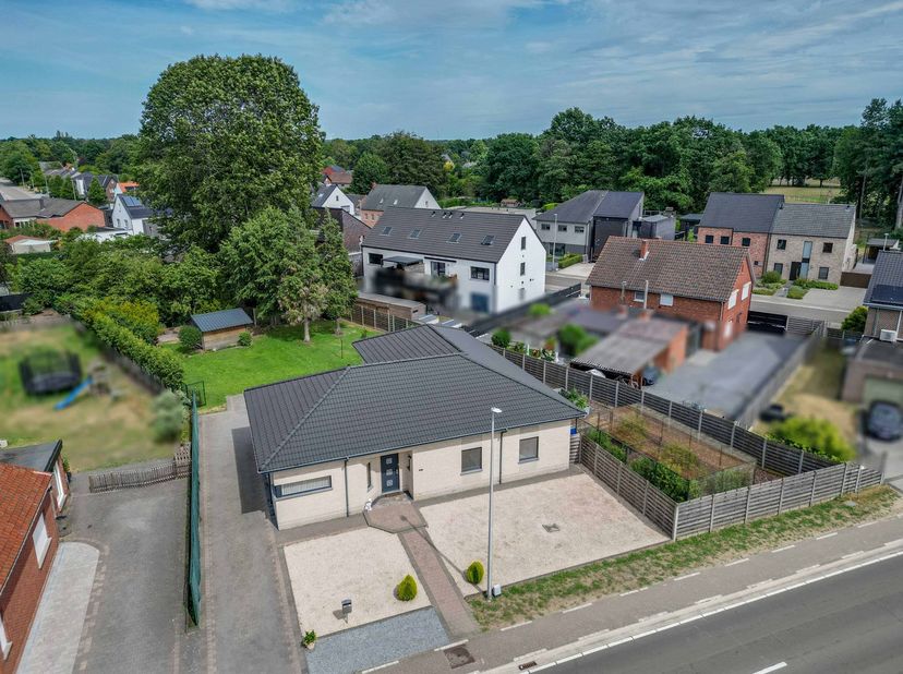 Prachtige Open Bebouwing – &amp;nbsp;200 m² woonplezier - &amp;nbsp;15Are 43 ca – BJ 2005 <br />
<br />
Achter de mooie moderne gevel, aan de Kludweg 27 te Zo