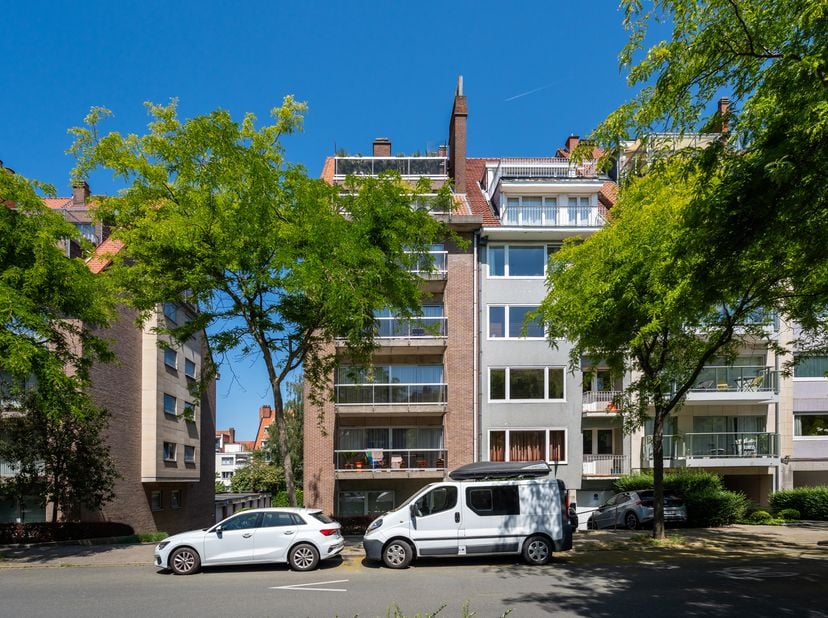 WOLUWE-SAINT-LAMBERT, à deux pas de Gribaumont et Tomberg, bel APPARTEMENT (3ch/sdb/sdd) de 111m² (valeur PEB), au 4e étage d'un petit immeuble de 7 u