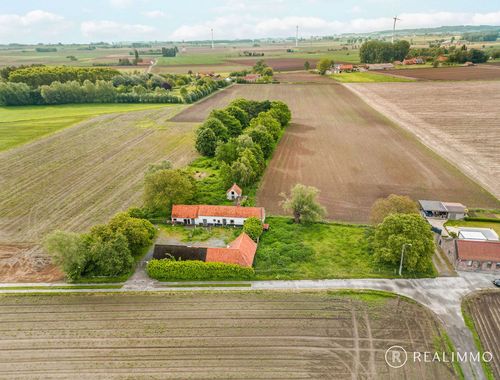                                         Woning te koop in Celles, € 375.000
