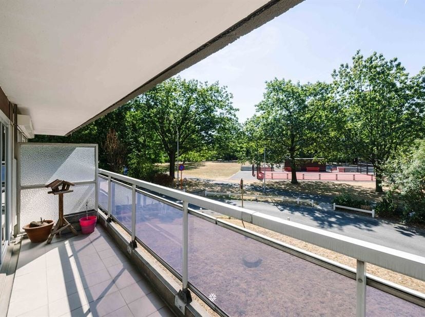Sint-Niklaas - Lichtrijk hoekappartement met groen zicht en twee ruime terrassen<br />
Op zoek naar een ruim appartement op een groene en gegeerde loc