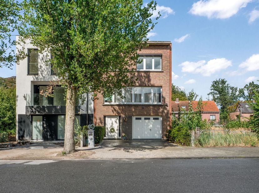 Maison à vendre à Jan Van Eyckstraat 14,
                    2900 Schoten