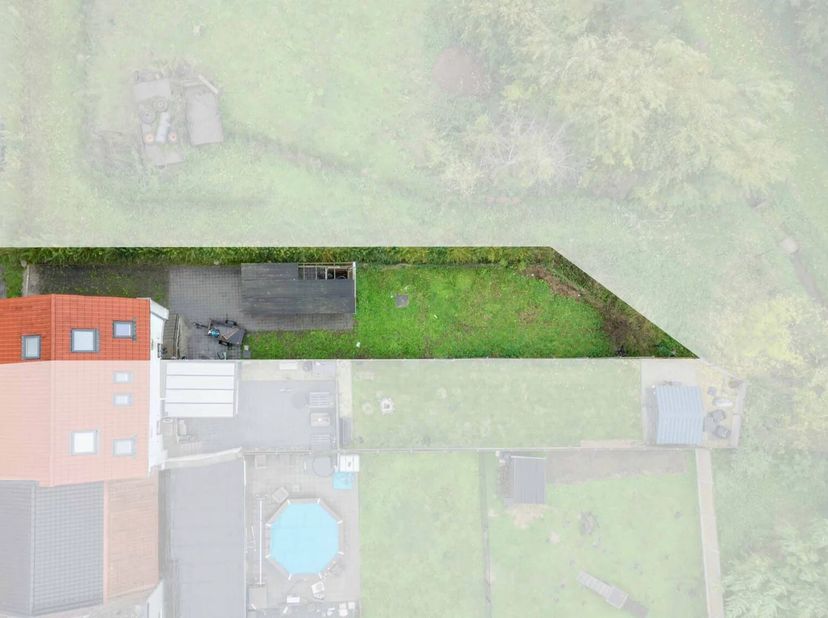 Weldra meer foto's.<br />
Deze woning ligt op een rustige invalsweg naar Montenaken. Hierdoor is er nog steeds een goede bereikbaarheid naar Landen, S