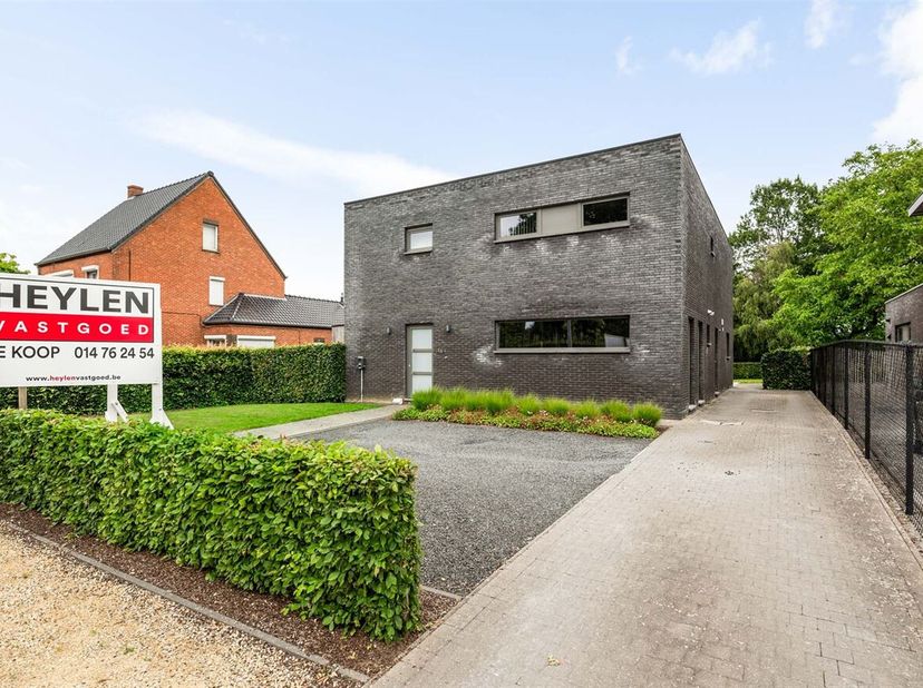 Moderne energiezuininge open bebouwing met 3 slaapkamers in Laakdal<br />
Locatie: <br />
Deze moderne open bebouwing is rustig gelegen in Laakdal, me