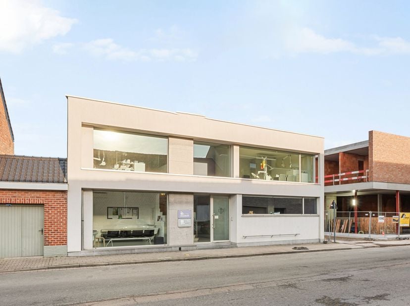 Bien professionnel à vendre
                    à 8940 Geluwe