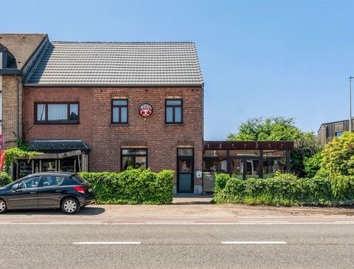                                         Bien commercial avec habitation à vendre à Lommel, € 389.000
