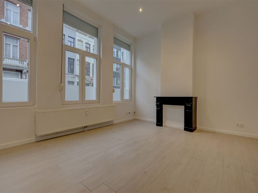 Deze studio is gelegen in de Goudbloemstraat in centrum Antwerpen. De ligging is super centraal met supermarkten, restaurants, openbaar vervoer op wan