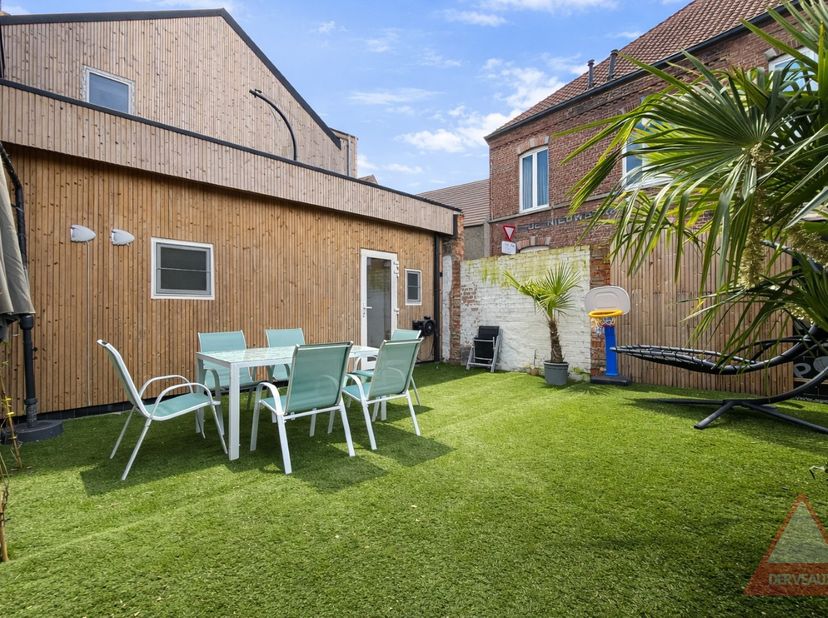 VANAF 295.000 euro<br />
<br />
Bent u op zoek naar een instapklare woning met ruimte, licht en een uitzonderlijke ligging? Dan is deze woning op het