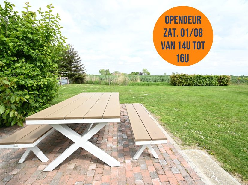 OPENDEUR zat. 1/08 tss 14u-16u!<br />
Deze VERZORGDE woning is OMRINGD door een SUBLIEME GROENE OMGEVING van Lapscheure, een deelgemeente van Damme! D