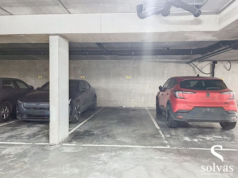 Op een centrale locatie in Aalter, vlak bij het station, bieden wij deze privatieve ondergrondse autostaanplaats te koop aan, gelegen in Residentie De