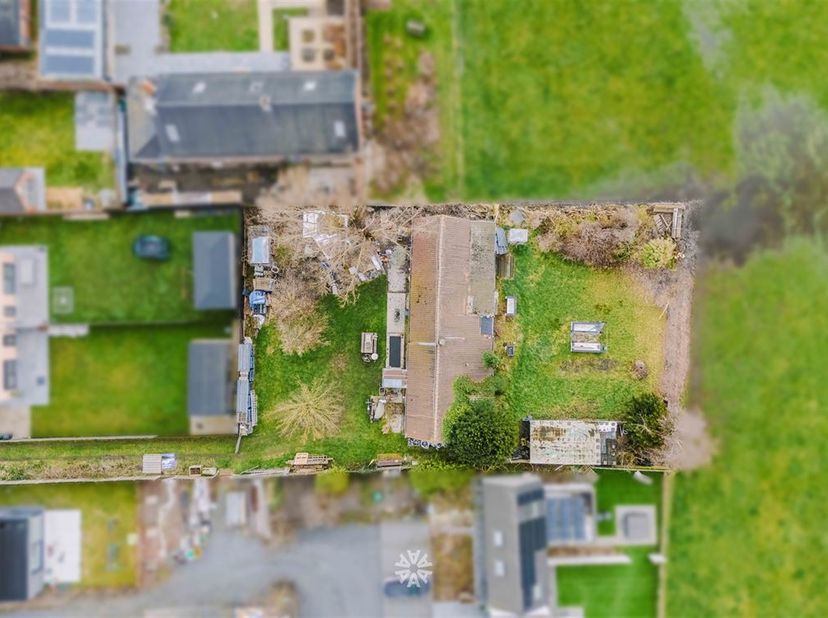 Unieke sloop-wederopbouw opportuniteit  op een ruim zuid georiënteerd perceel van 1.356 m2 met uitzicht op de velden<br />
<br />
De belangrijkste t
