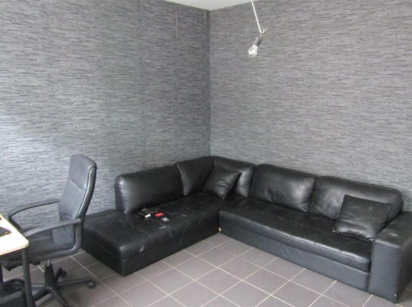 Instapklare gerenoveerde woning met 3 slaapkamers en tuin<br />
<br />
Ligging: Rustig gelegen in de Veldstraat te Geel, met een vlotte verbinding n