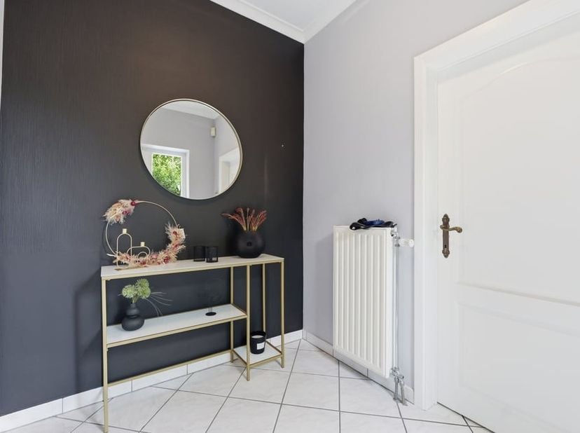 Bent u op zoek naar een ruim en perfect onderhouden appartement op een rustige ligging in Borgloon? Dan is dit prachtige duplexappartement aan Gillebr