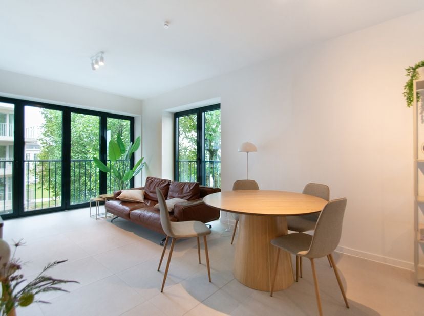Dit nieuwbouwappartement van het project De Groene Poort geniet van een uitstekende ligging aan het Lobroekplein en het Kalverweipark, in de nieuwe dy