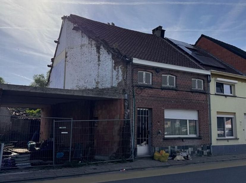 Maison à démolir dans un endroit central avec de nombreuses possibilités terrain de 205 m²<br />
Vous êtes à la recherche d'un projet de terrain ou d'