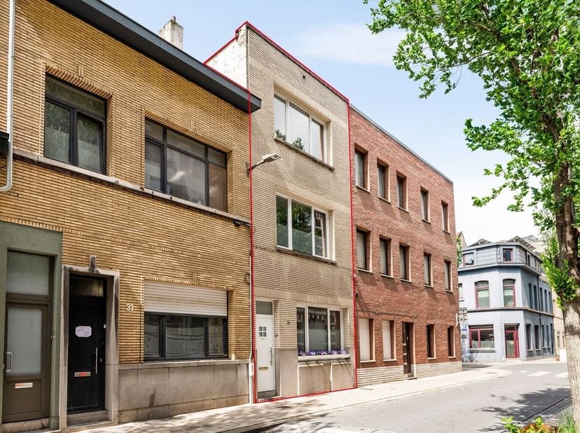 Instapklare woning met 4 slaapkamers in Antwerpen<br />
Bent u op zoek naar een instapklare woning met ruimte, veel licht en een gezellige buitenruim