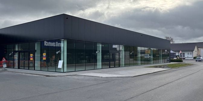 Bedrijfsvastgoed te huur in Brugsesteenweg 353, 8800 Roeselare