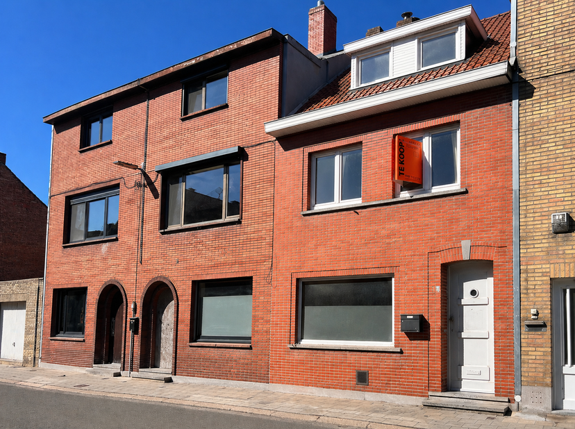 In een aangename en rustige woonwijk in Sint-Kruis, op een steenworp van Brugge, bevindt zich deze ruime woning met maar liefst 4 slaapkamers. Een ide