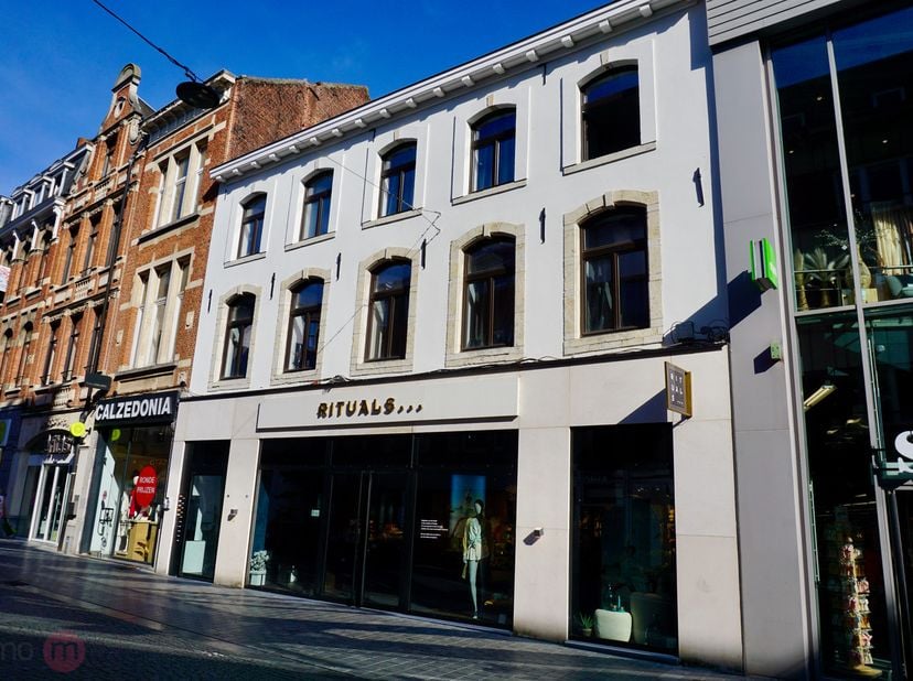 Recent appartement met terras en 1 slaapkamer te huur in hartje Leuven<br />
Diestsestraat 89 bus 201 – 3000 Leuven<br />
Op zoek naar een comfortabel