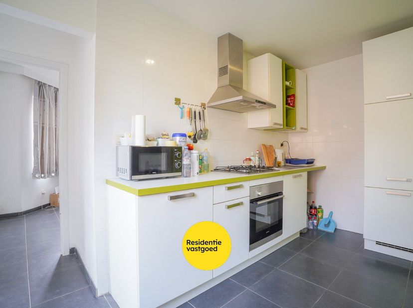 Hoekwoning met 3 woonunits in het centrum van De Panne<br />
In de Adinkerkelaan 6 te De Panne bevindt zich deze interessante gesloten hoekbebouwing m