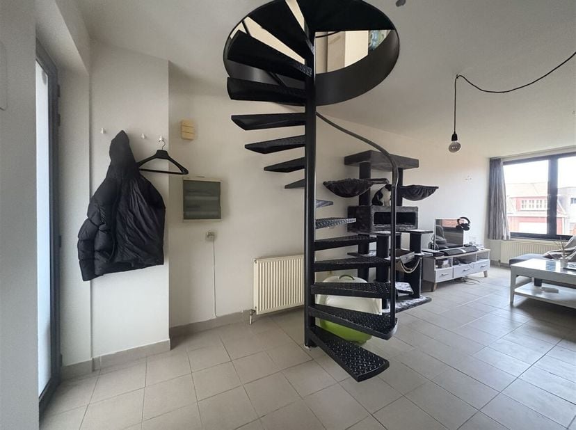 Charmant appartement en duplex avec 1 chambre<br />
Situation<br />
Ce charmant appartement en duplex bénéficie d'un emplacement idéal à proximité du