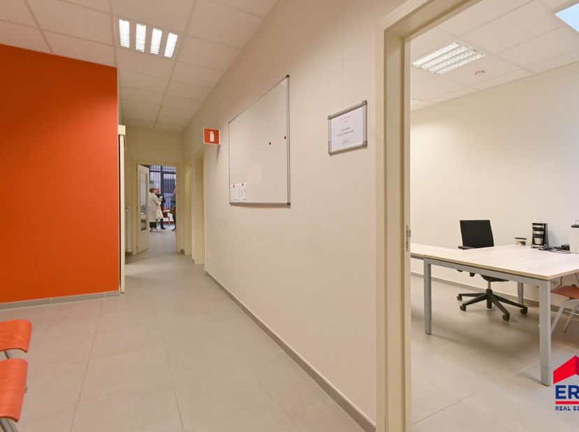 Bien professionnel à vendre
                    à 9900 Eeklo